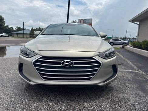 Used 2017 Hyundai Elantra SE FWD image 2