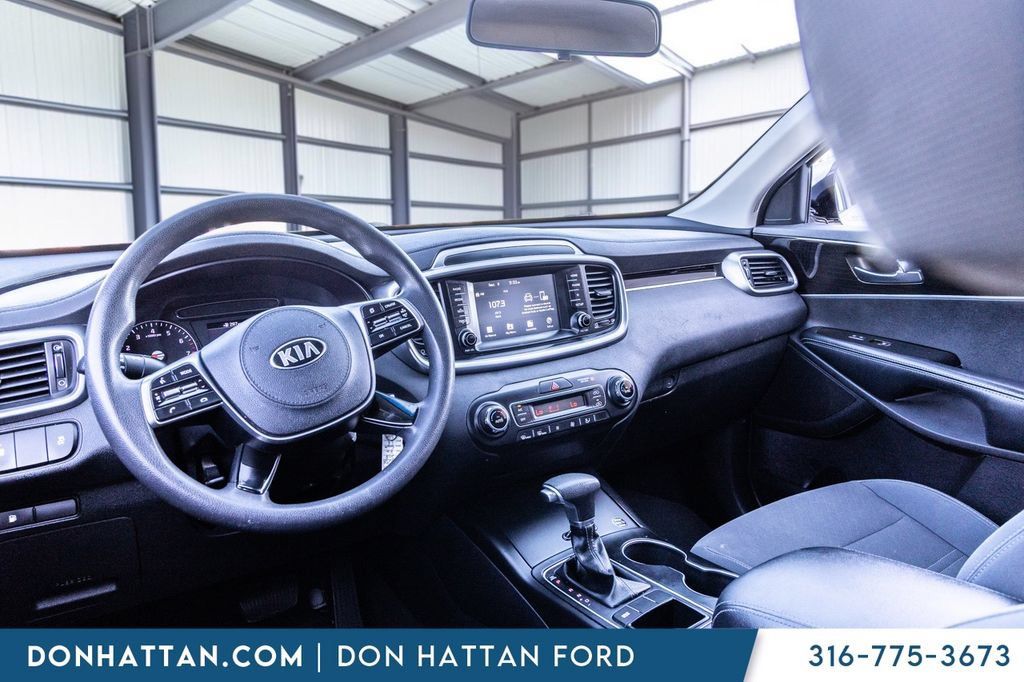 Used 2019 Kia Sorento FWD V6 image 16