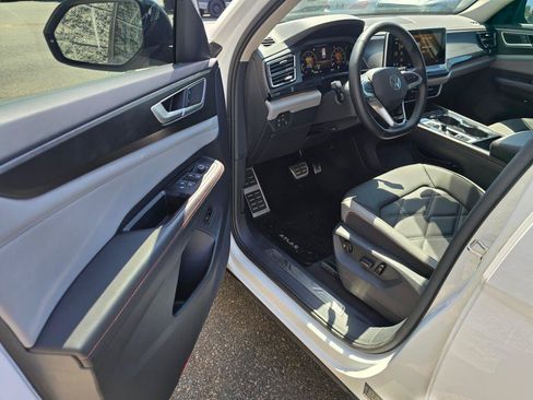 Used 2024 Volkswagen Atlas Peak Edition SE AWD/4WD image 34