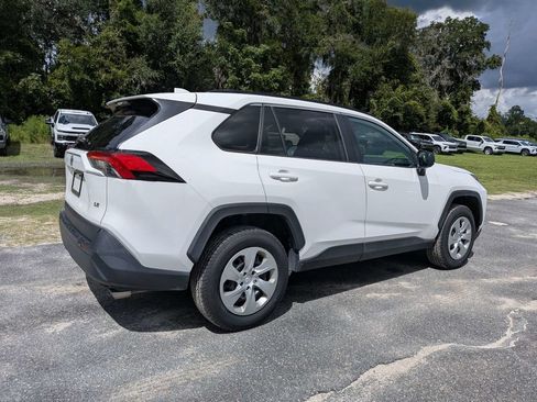 Used 2021 Toyota RAV4 LE FWD image 3