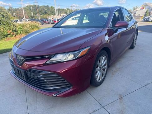 Used 2018 Toyota Camry LE FWD image 3