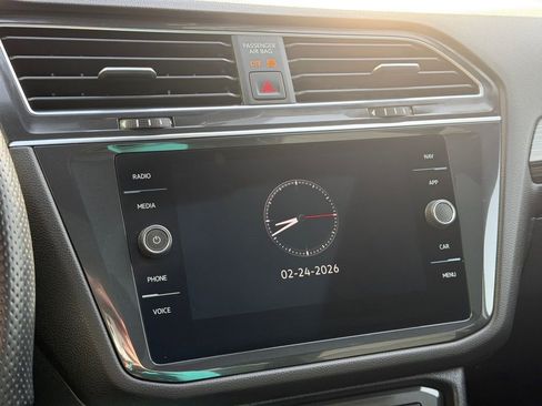 Used 2022 Volkswagen Tiguan SEL R-Line image 11