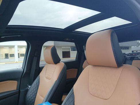 Used 2024 Ford Edge Titanium w/ Titanium Elite Package image 11