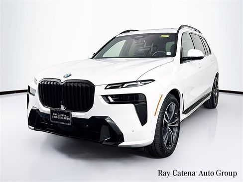 Used 2023 BMW X7 xDrive40i w/ M Sport Package image 3
