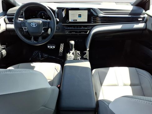 Used 2025 Toyota Camry SE w/ Convenience Package FWD image 12