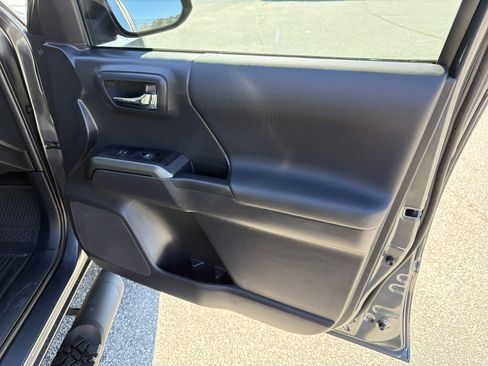 Used 2023 Toyota Tacoma TRD Sport image 16