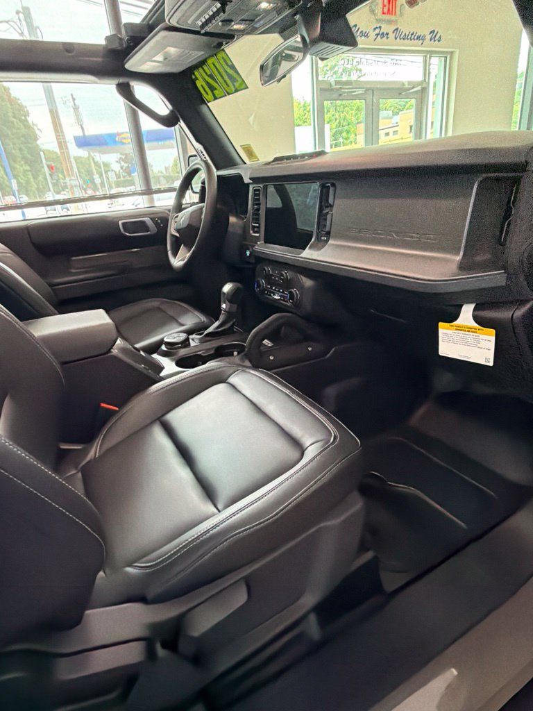 Used 2026 Ford Bronco Badlands AWD/4WD image 11