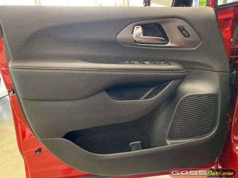 New 2026 Chrysler Pacifica Select image 23