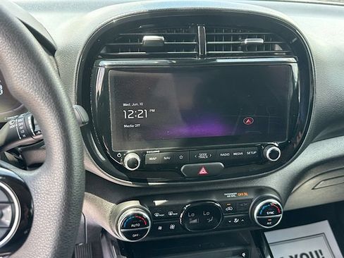 Used 2023 Kia Soul S FWD image 25