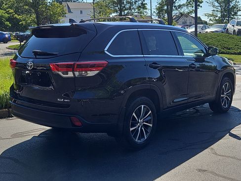 Used 2019 Toyota Highlander XLE AWD/4WD image 2