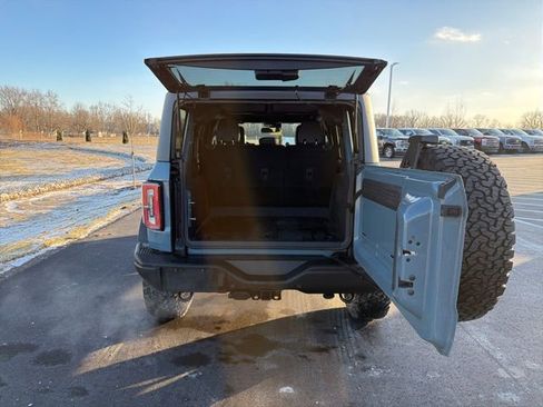 Used 2023 Ford Bronco Badlands image 9