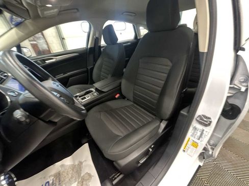 Used 2020 Ford Fusion SE image 13