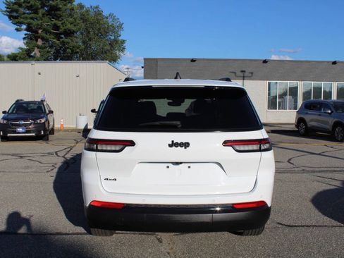 Used 2024 Jeep Grand Cherokee L Laredo image 8