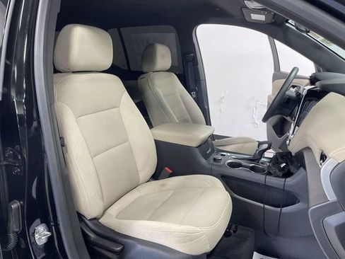 Used 2023 Chevrolet Traverse LS image 27