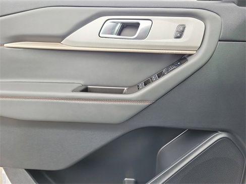 Used 2025 Ford Explorer Active image 21