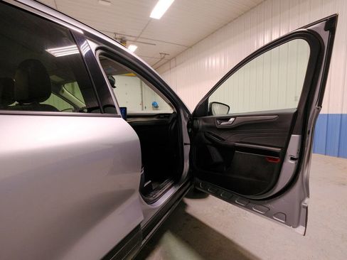 Used 2024 Ford Escape SE image 11