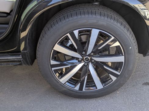 New 2026 Volvo XC90 B5 Core AWD/4WD image 16