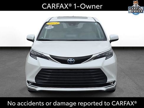 Certified 2024 Toyota Sienna XLE FWD image 2
