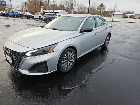 Used 2024 Nissan Altima 2.5 SV image 7