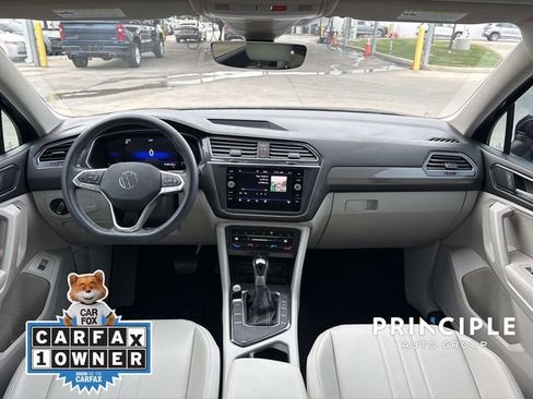 Used 2023 Volkswagen Tiguan SE w/ Panoramic Sunroof Package image 29