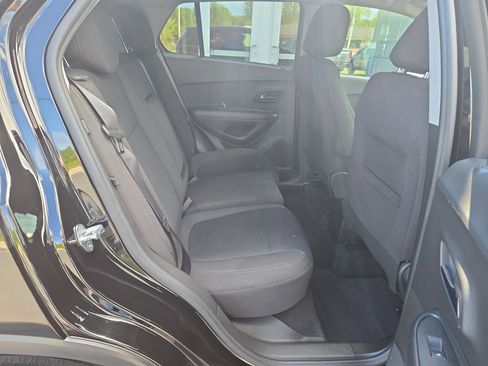 Used 2022 Chevrolet Trax LS w/ Tint and Cruise Package image 17
