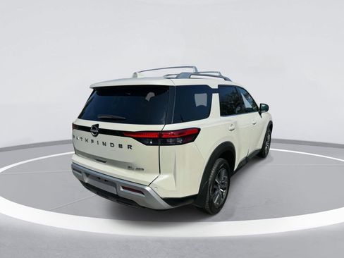 Used 2024 Nissan Pathfinder SL image 5