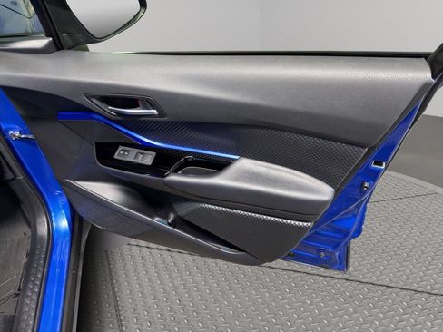 Used 2020 Toyota C-HR XLE FWD image 21