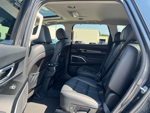 Used 2022 Kia Telluride EX w/ EX Premium Package FWD image 12