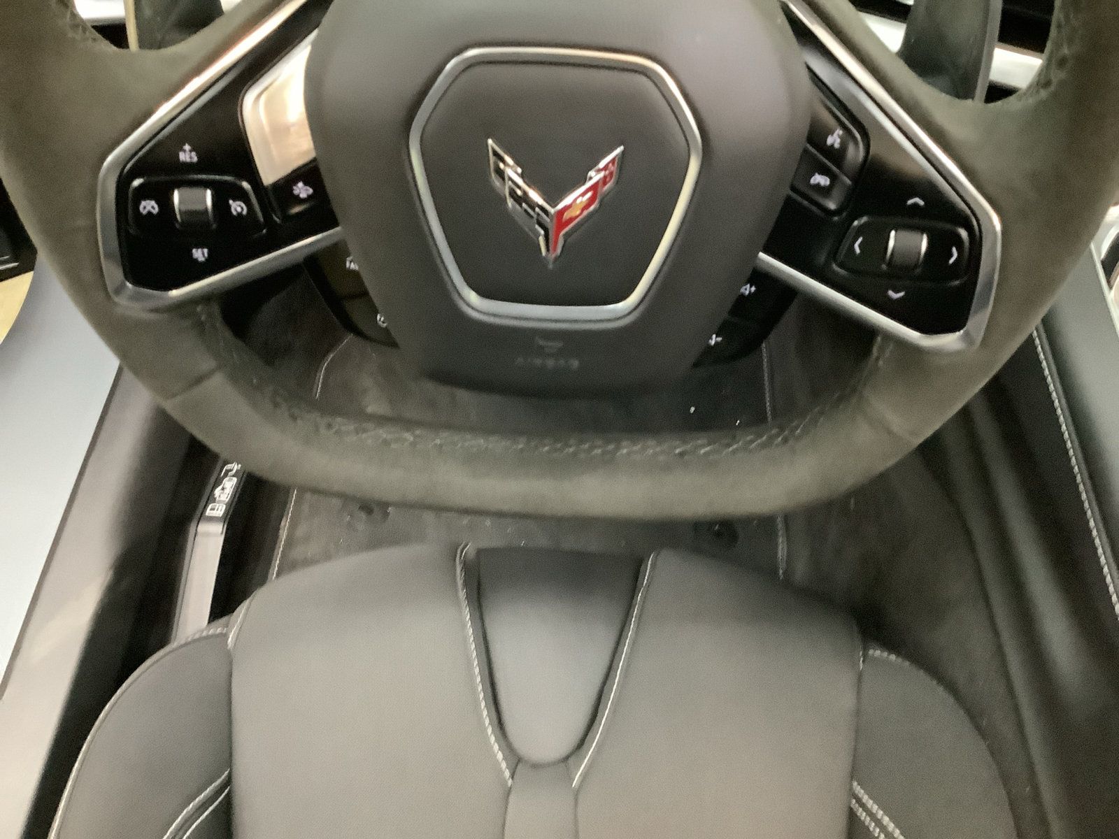Used 2024 Chevrolet Corvette Stingray Coupe w/ 1LT RWD image 13