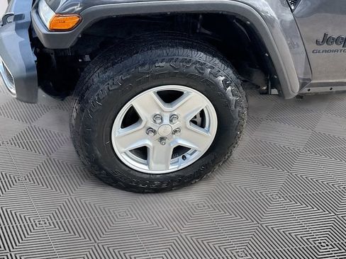 Used 2022 Jeep Gladiator Sport image 35