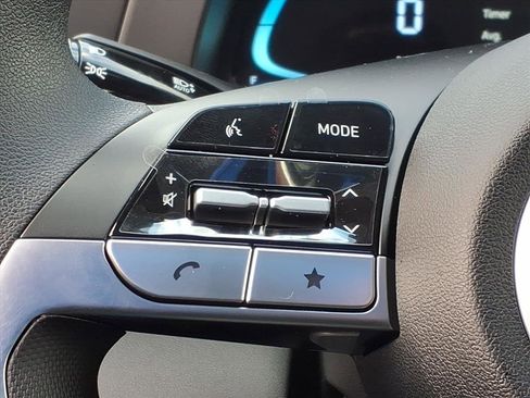 New 2025 Hyundai Elantra SE image 11