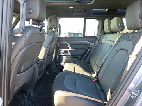 Used 2024 Land Rover Defender 110 X-Dynamic SE image 10