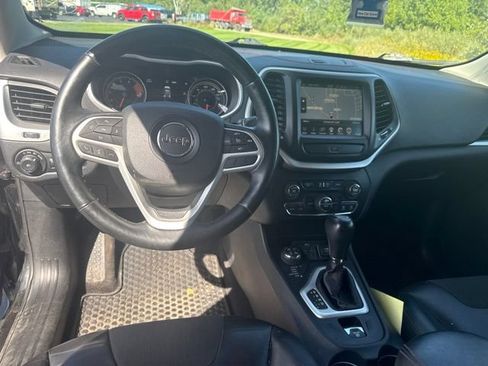 Used 2017 Jeep Cherokee Trailhawk w/ Comfort & Convenience Group AWD/4WD image 6