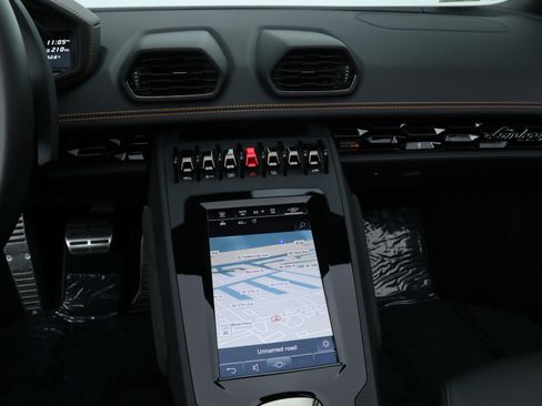 Used 2024 Lamborghini Huracan EVO image 32