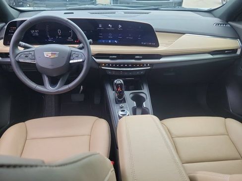 Used 2025 Cadillac XT4 Premium Luxury FWD image 23