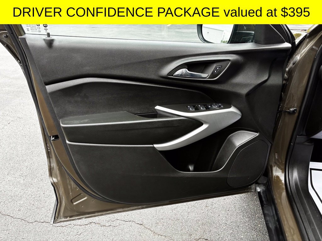 Used 2024 Chevrolet Trax LS w/ LS Convenience Package FWD image 4