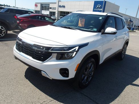 Used 2024 Kia Seltos S image 3