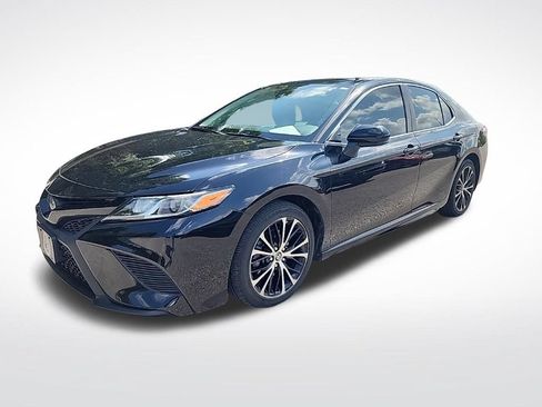 Used 2019 Toyota Camry SE FWD image 2