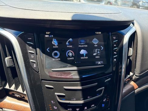 Used 2019 Cadillac Escalade Premium Luxury AWD/4WD image 29