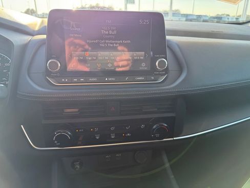 Used 2024 Nissan Rogue S image 18