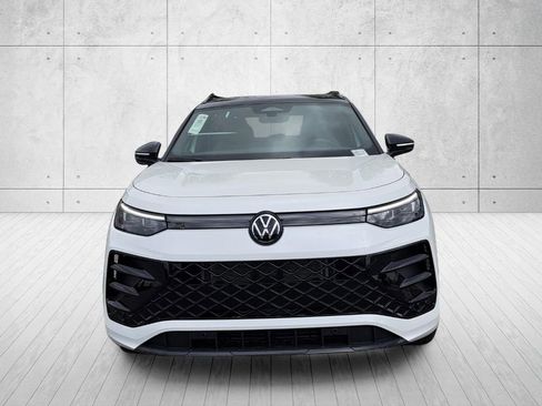 New 2026 Volkswagen Tiguan SE R-Line FWD image 2