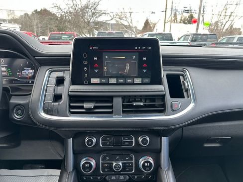 Used 2023 GMC Yukon XL SLT w/ SLT Premium Package image 15