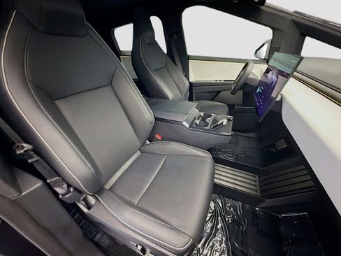 Used 2024 Tesla Cybertruck AWD Crew Cab image 15