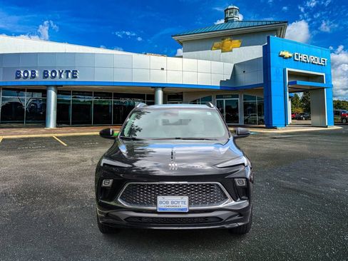 Used 2024 Buick Encore GX Avenir w/ Avenir Convenience Package FWD image 10