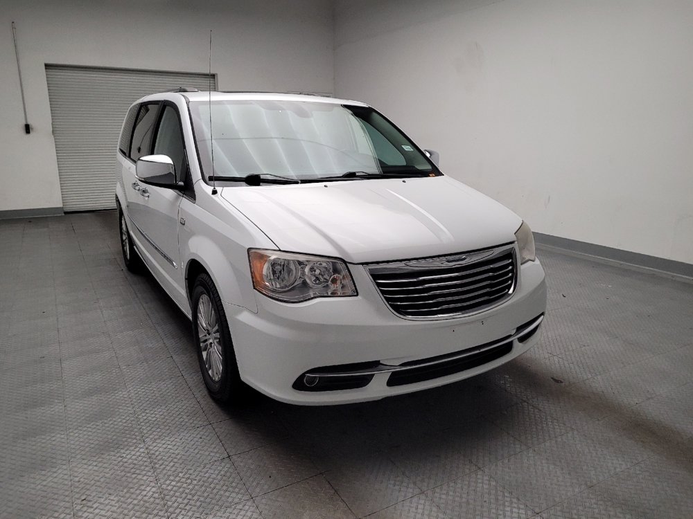 Used 2014 Chrysler Town & Country Touring-L FWD image 14