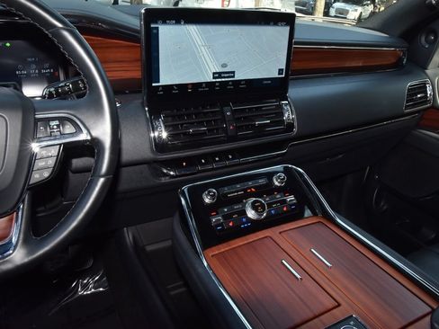 Certified 2024 Lincoln Navigator Premiere AWD/4WD image 27