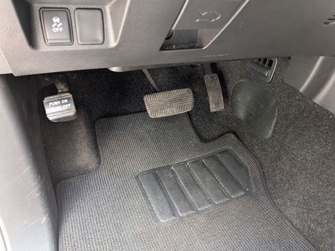 Used 2024 Nissan Frontier SV AWD/4WD image 16
