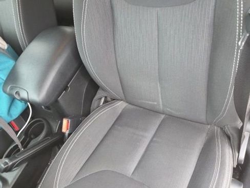 Used 2017 Jeep Wrangler Sahara w/ Connectivity Group image 12