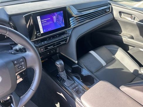 Used 2025 Toyota Camry SE image 30