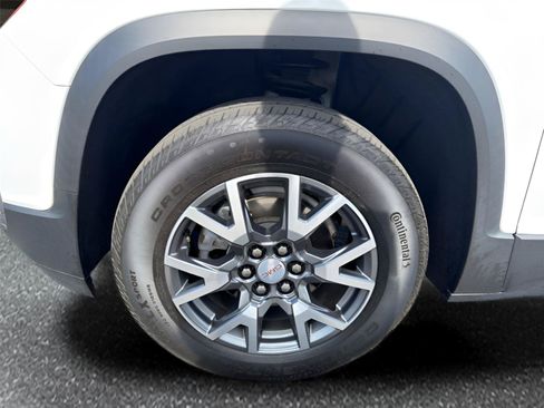 Certified 2023 GMC Acadia SLT FWD image 9